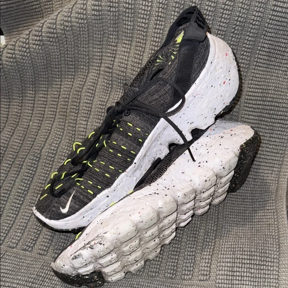 Nike Space Hippie 04 Shoes Mens 9.5 Black Volt Lace Up Running Sneaker